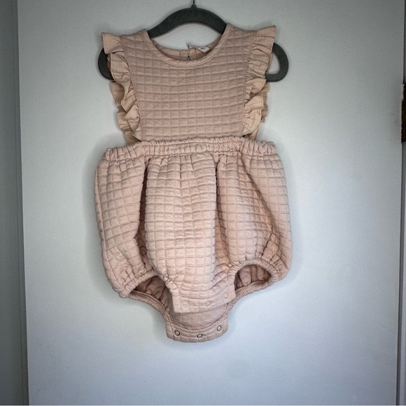 Quincy Mae Baby Girl Ruffle Quilted Romper Size 12–18M Blush Pink - Picture 1 of 4